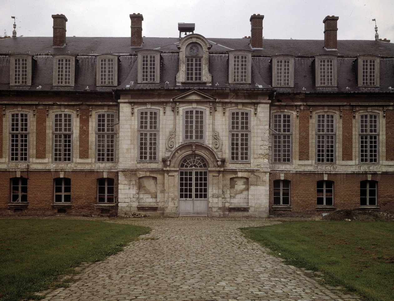 Arquitectura barroca: fachada do Hotel des Rams (século XVII), Abbeville, Somme (80). de French School