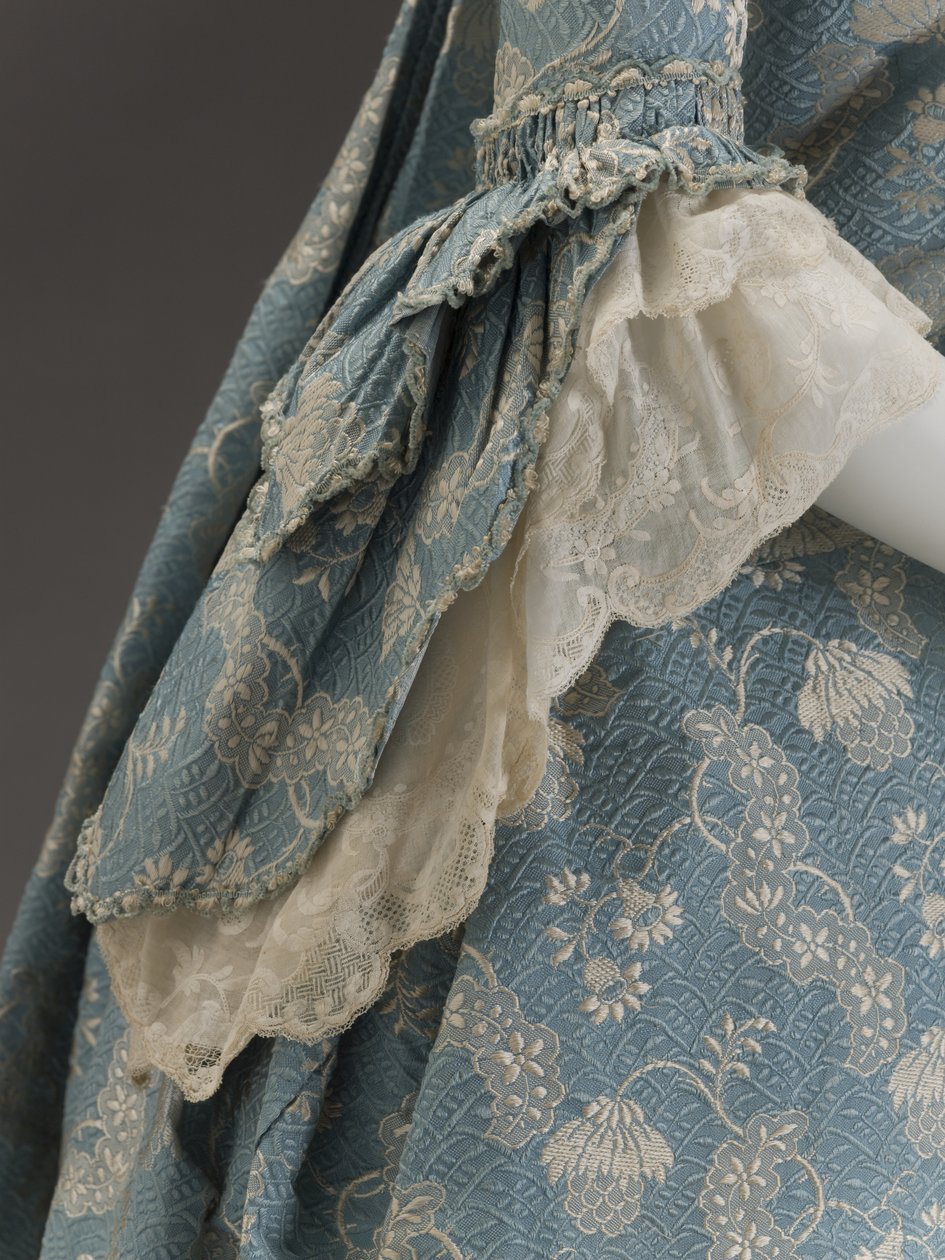 Vestido azul, c.1760 (brocado de seda) de French School