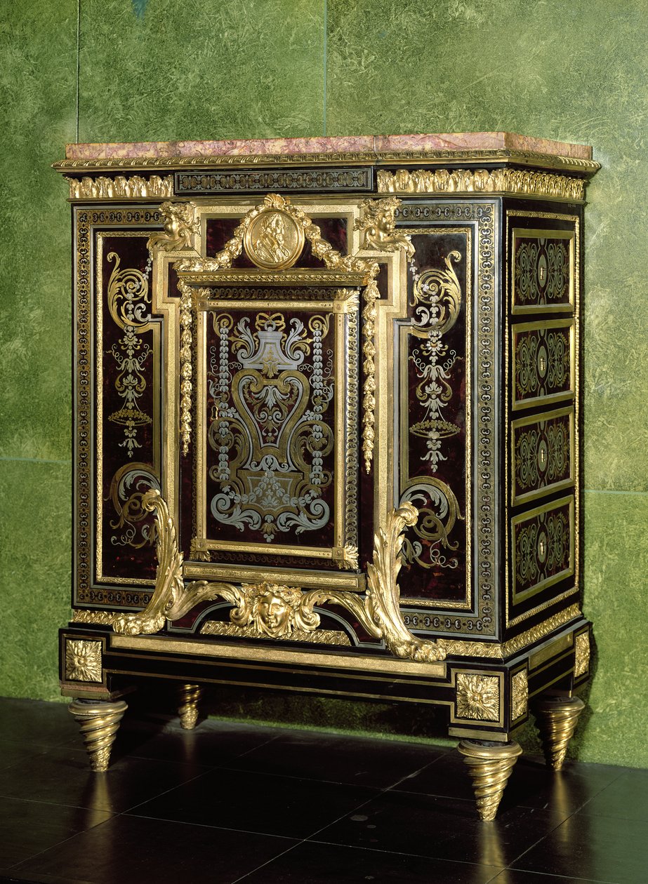 Armário Boulle, montagens em bronze dourado, finais do século XVII com alterações posteriores de French School