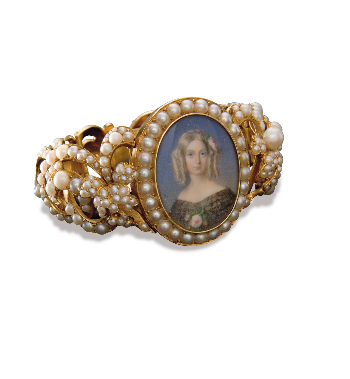 Pulseira contendo uma miniatura de Maria, duquesa de Aumale (ouro, pérolas ew - c em marfim) (ver também 356594 e 356595) de French School
