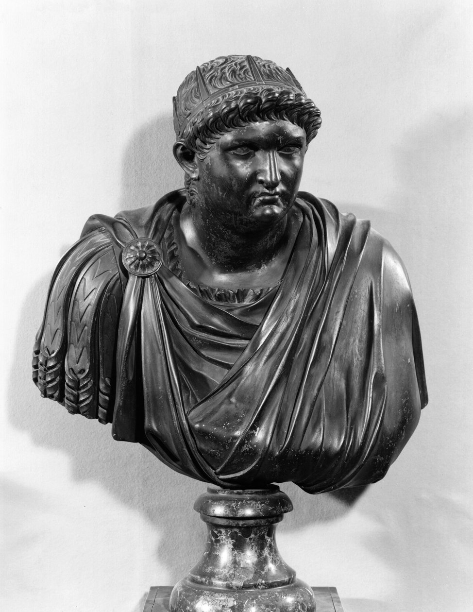 Busto de Nero (37-68 d.C.), cópia de um original da antiguidade (bronze) (foto a p/b) de French School