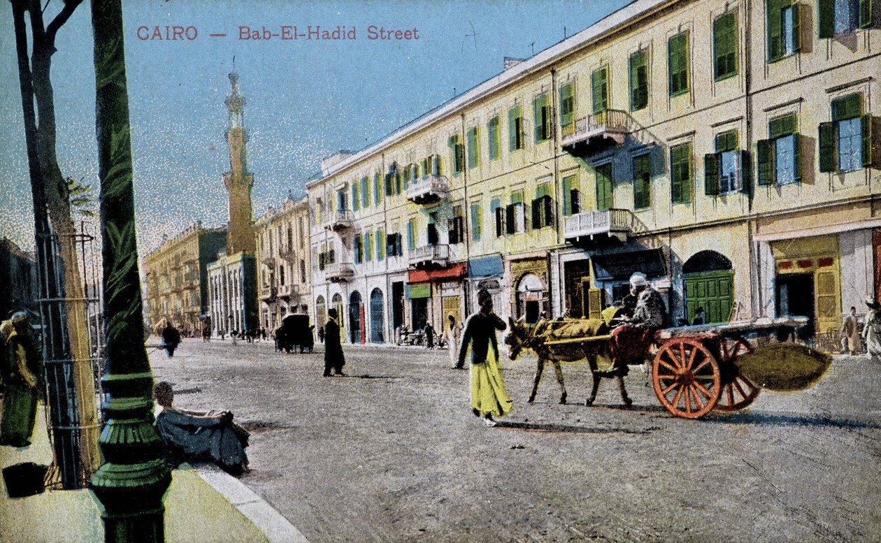 Cartão postal do Cairo: Bab El Hadid Street, c. 1900 (cartão postal) de French School