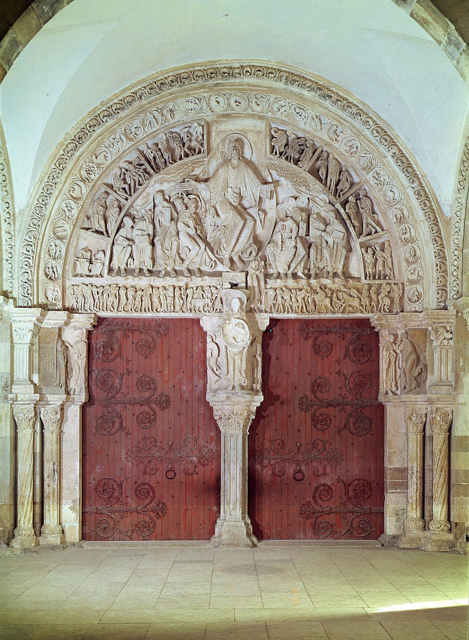 Portal central no Nártex da Igreja de Sainte-Madelaine, com relevo do Pentecostes no Tímpano, c.1150 de French School