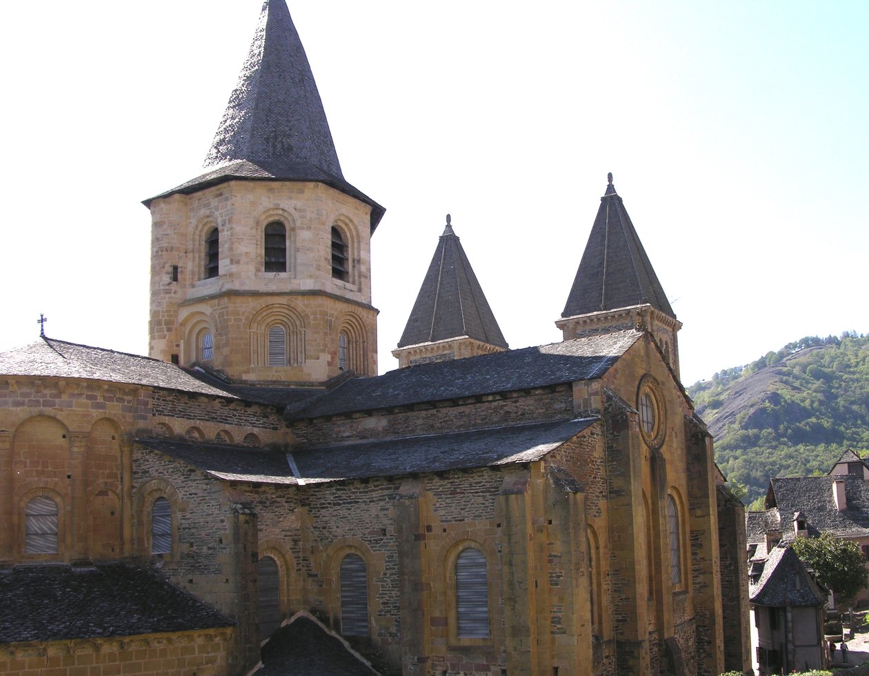 Igreja de São Foy, iniciada c.1050 pelo Abade Odolric de French School