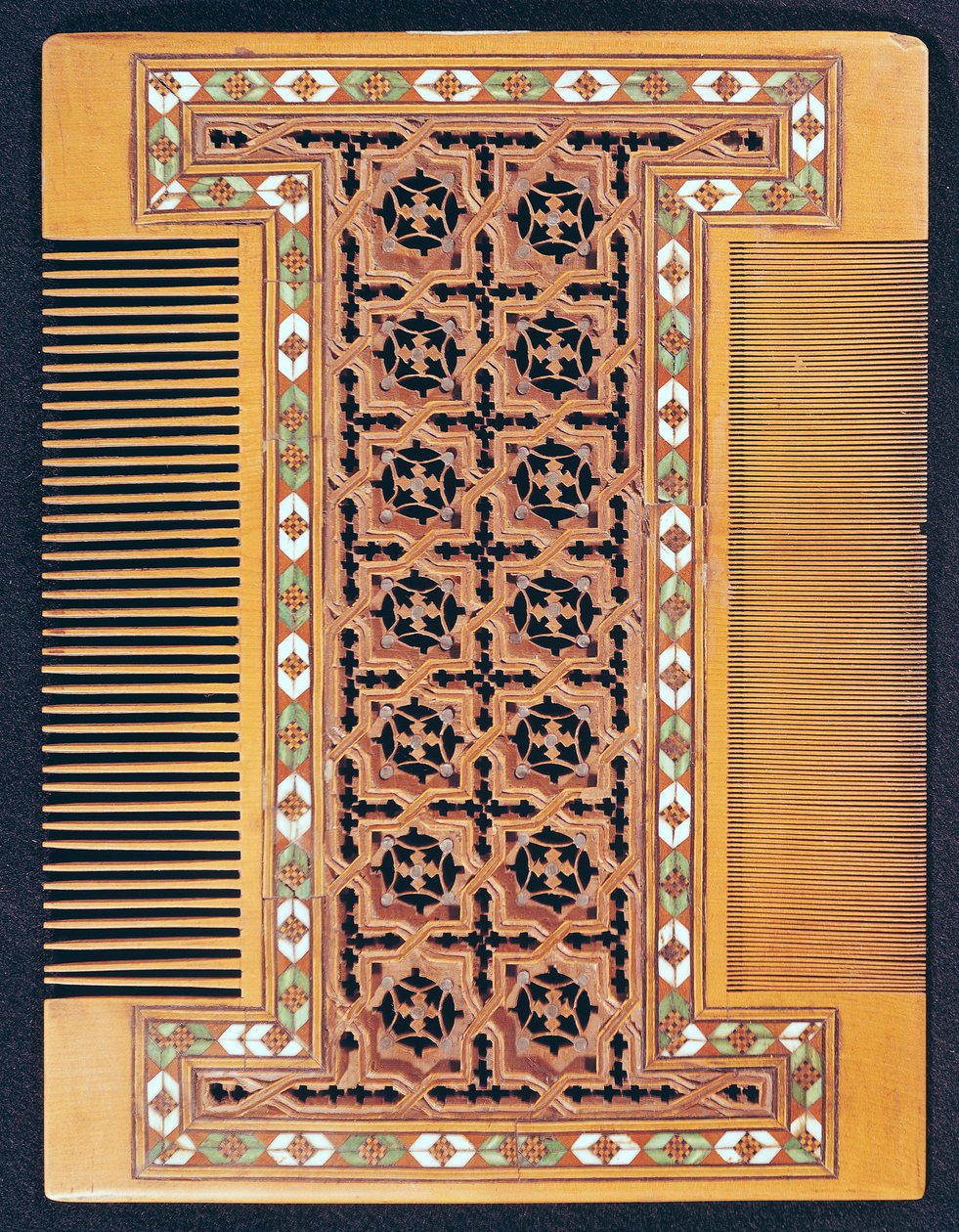 Pente (madeira) de French School