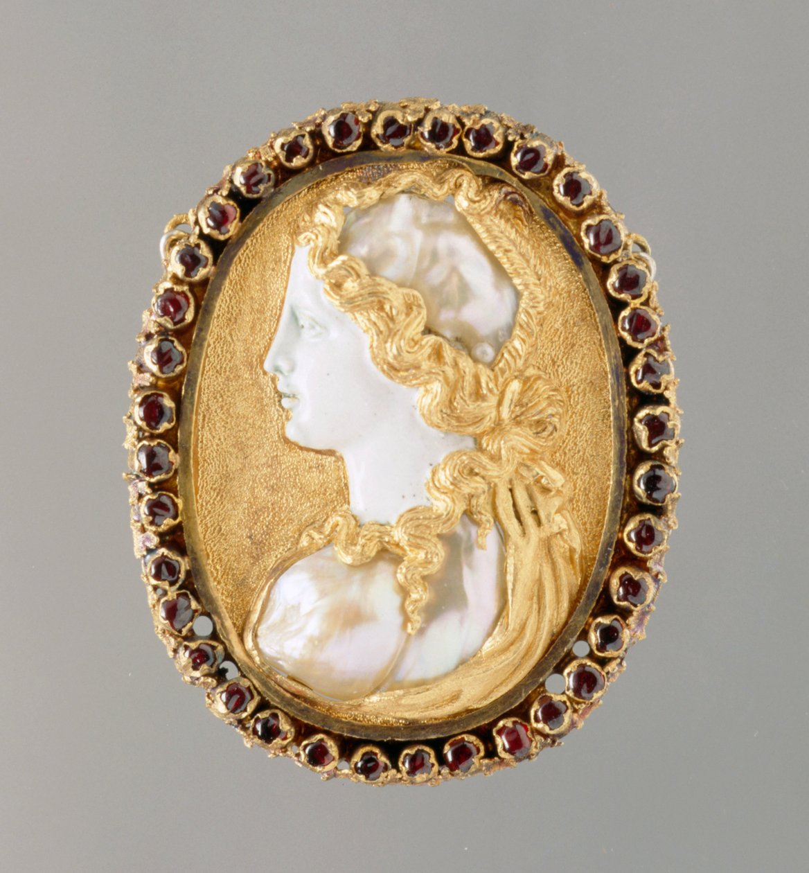 Commesso retrato de Prudentia, 1550-60 (ouro, madrepérola, esmalte e rubi) de French School