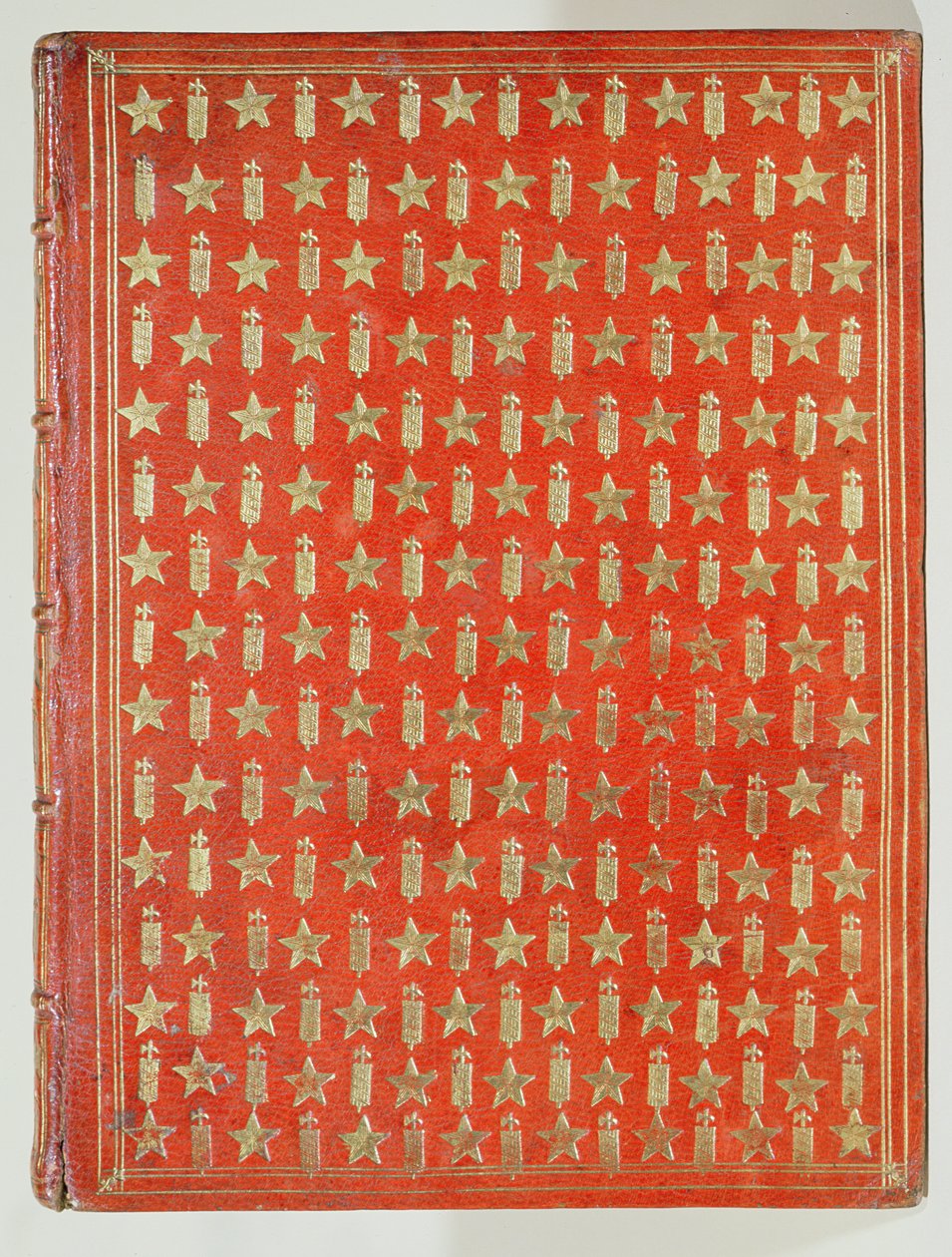 Capa de um livro de propriedade do cardeal Mazarin, com o acabamento mostrando os emblemas cardeais de estrelas e fasces, 1644 (couro e dourado) de French School