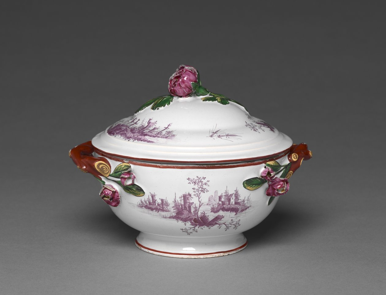 Taça Coberta, fabricada pela Fábrica São Clemente, c.1775 de French School