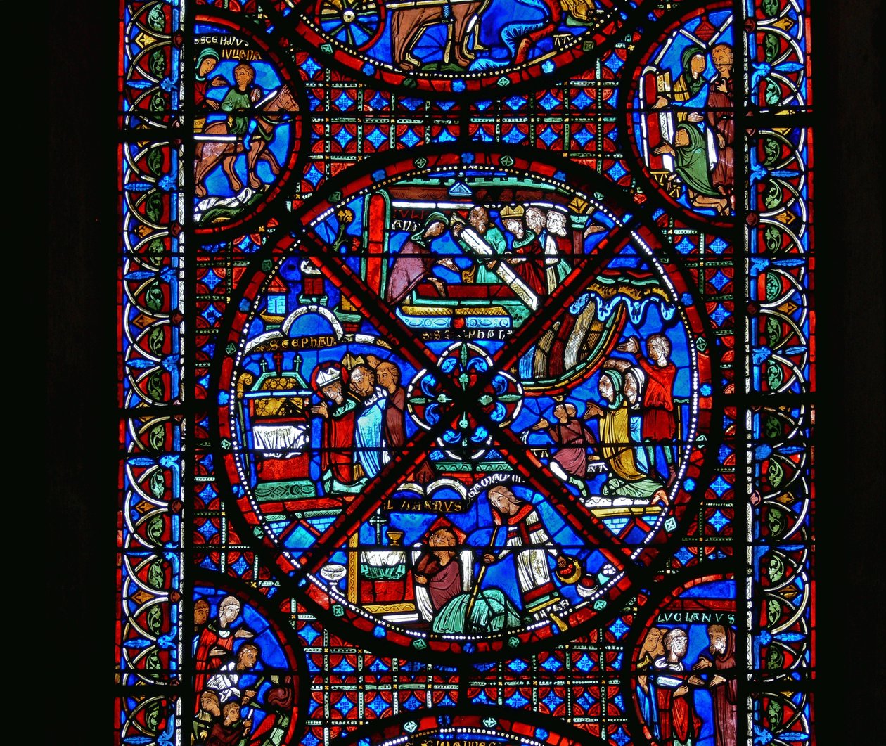 Detalhe de uma janela representando cenas da vida de Santo Estêvão de French School