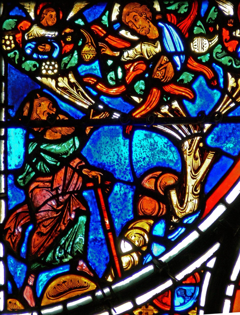 Detalhe de uma janela representando a parábola do Bom Samaritano: Deus aparece a Moisés em uma sarça ardente de French School