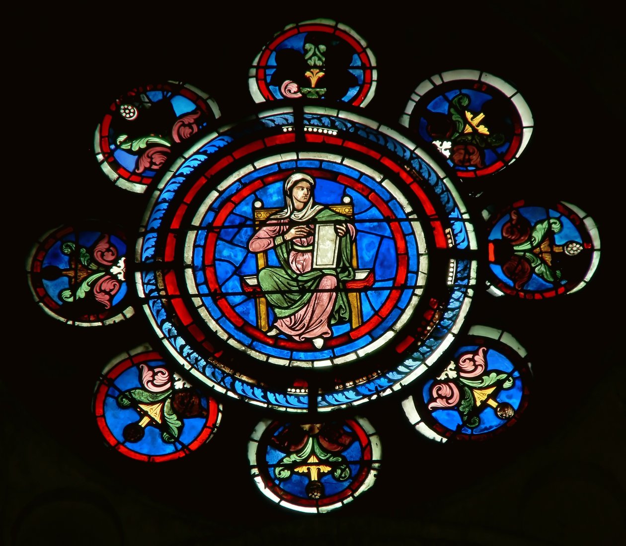 Detalhe da janela rosa norte retratando a retórica das artes liberais de French School