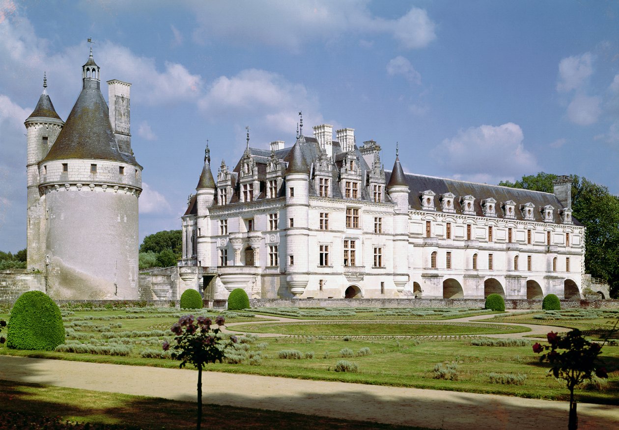 Vista exterior do Donjon, o Chateau de Bohier e o Grande Galerie do noroeste de French School