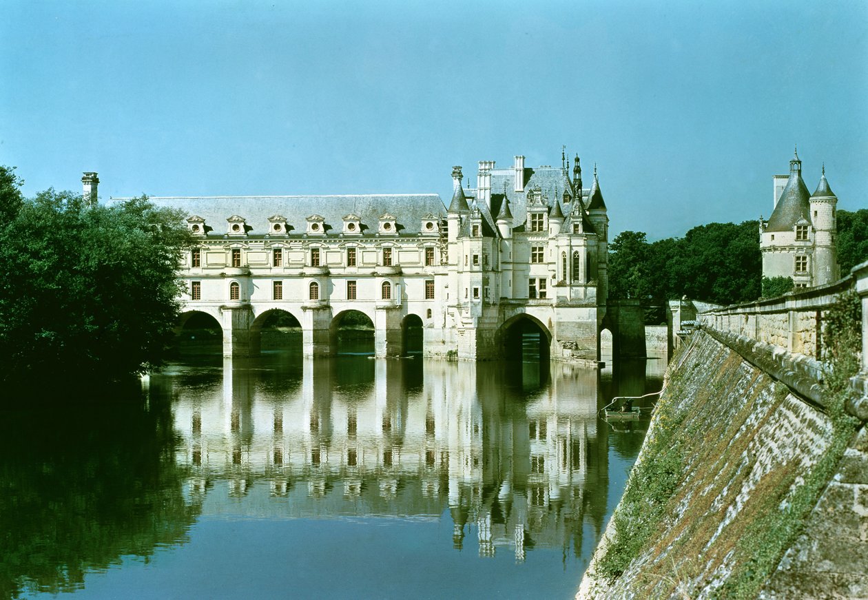 Vista exterior do Donjon, o Chateau de Bohier e o Grande Galerie do leste de French School