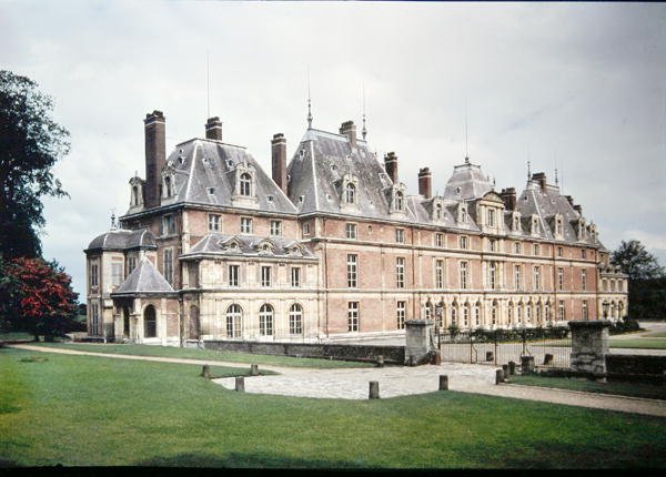 Fachada do Chateau dEu, originalmente construída em 1578 por Henri de Lorraine (1549-88) Duque de Guise de French School