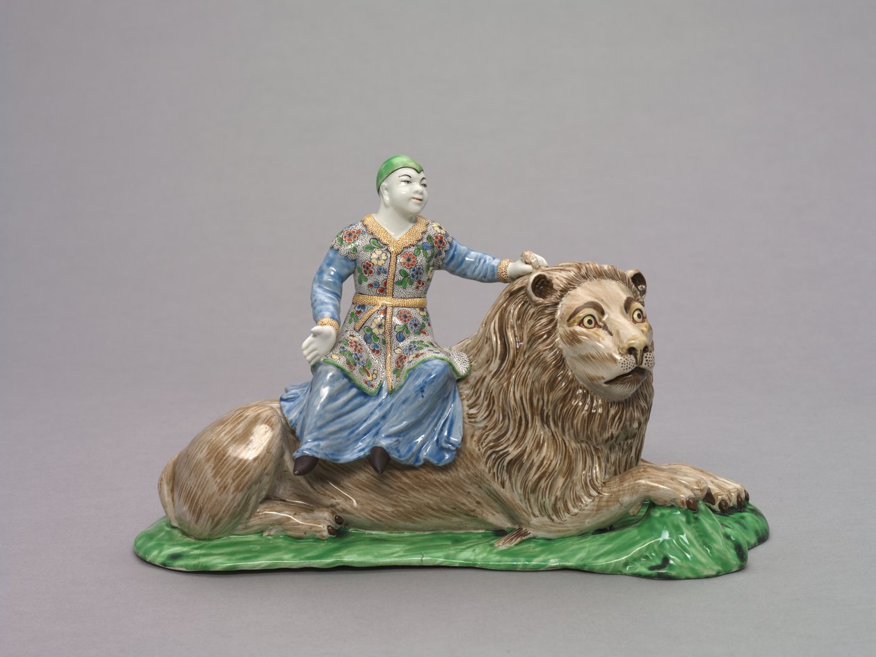 Figura sentada em um leão, c.1750 (porcelana de pasta macia com decoração esmaltada) de French School