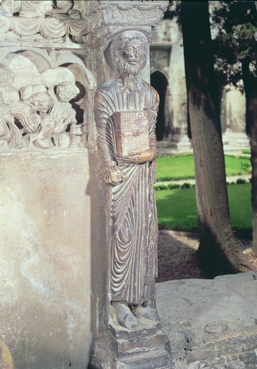 Figura de Gamaliel em um pilar no claustro de French School