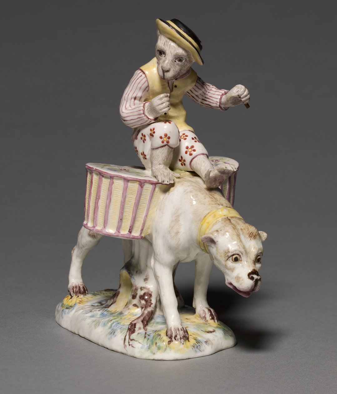 Figura de um macaco em um cachorro, fabricante Mennecy-Villeroy Factory, França, c.1760 de French School