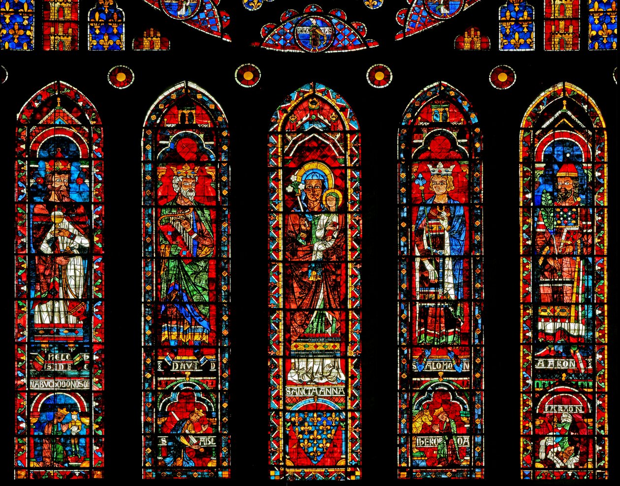Figuras abaixo da janela rosa norte: Melchisedek, David, Santa Ana, Salomão, Aarão e cenas (w121) de French School