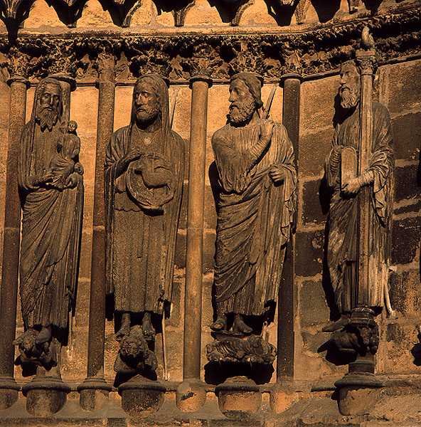 Quatro figuras da fachada da Catedral, c.1230-40 (calcário) de French School