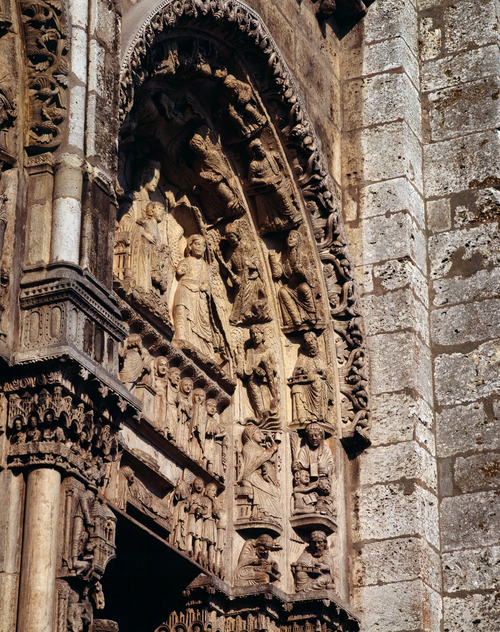 Arte Gótica: "Detalhe do tímpano do portal real da Basílica de Notre Dame de Chartres de French School