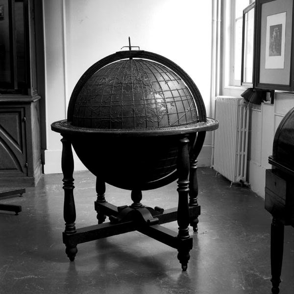 Great Globe for Teaching, encomendado em 1833 ao Hesteter pelo Institute for Young Blind em Paris (bronze) (foto a p/b) (ver 163937 para detalhes) de French School
