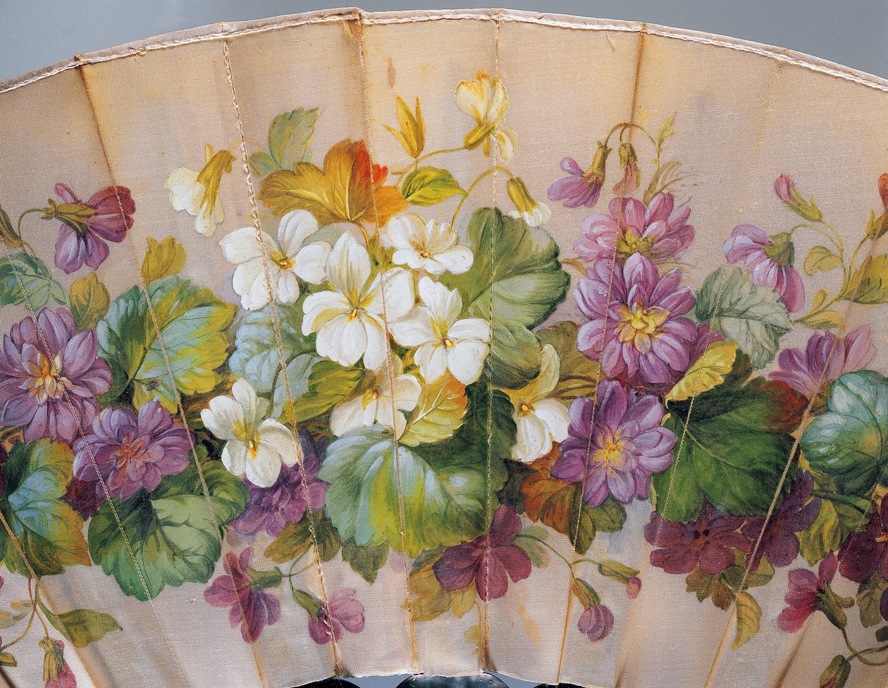 Fã de mão com motivos florais, seda pintada e madrepérola, criada por Felix Alexandre, Paris de French School