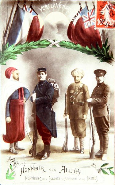 "Honra aos Aliados", cartão postal patriótico francês em homenagem aos soldados da África e da Índia, c.1916 (cor litho) de French School