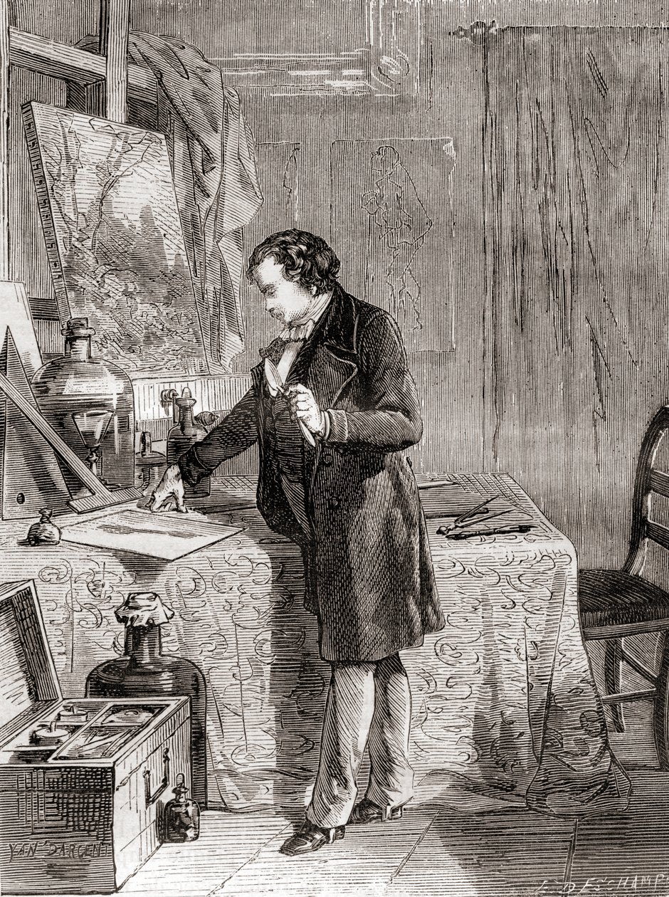Louis-Jacques-Mandé Daguerre inventando o processo fotográfico do daguerreótipo no século XIX, de Les Merveilles de la Science, publicado por volta de 1870 (gravura) de French School
