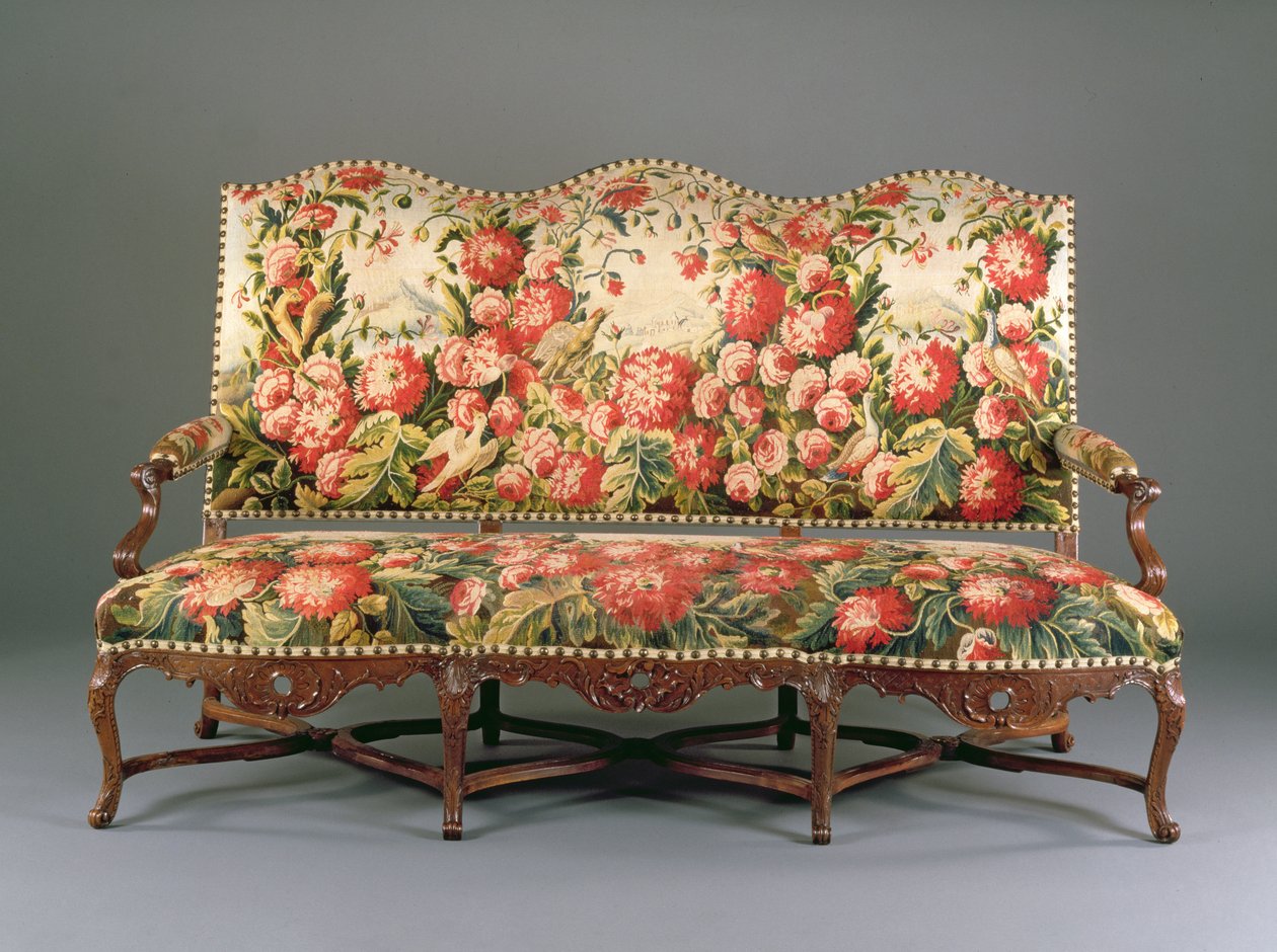 Louis XIV Canape, c.1710 (nogueira e tapeçaria esculpida) (ver também 220170) de French School