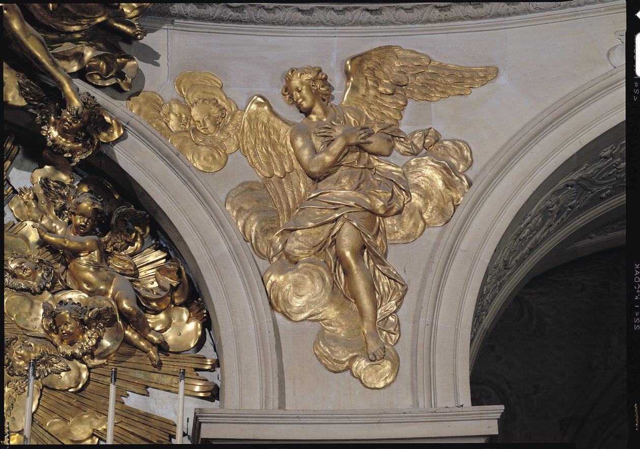 Anjo de estilo Luís XIV, do arco à direita do Altar Maior da Capela (bronze dourado) de French School