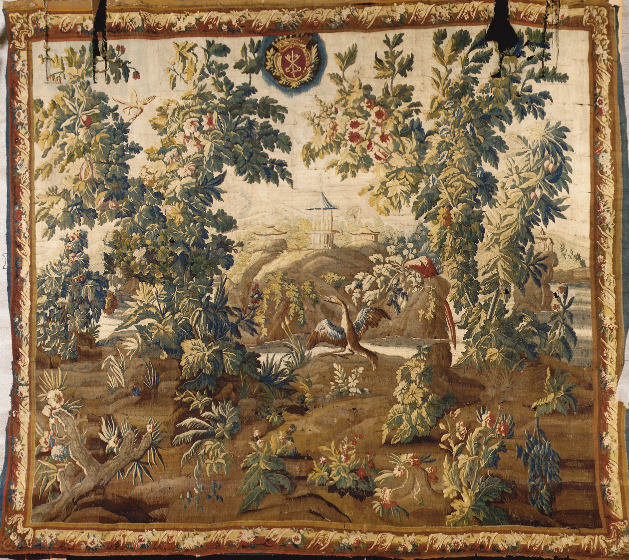 Tapeçaria Louis XV Verdure Aubusson, com o brasão de Cluny de French School