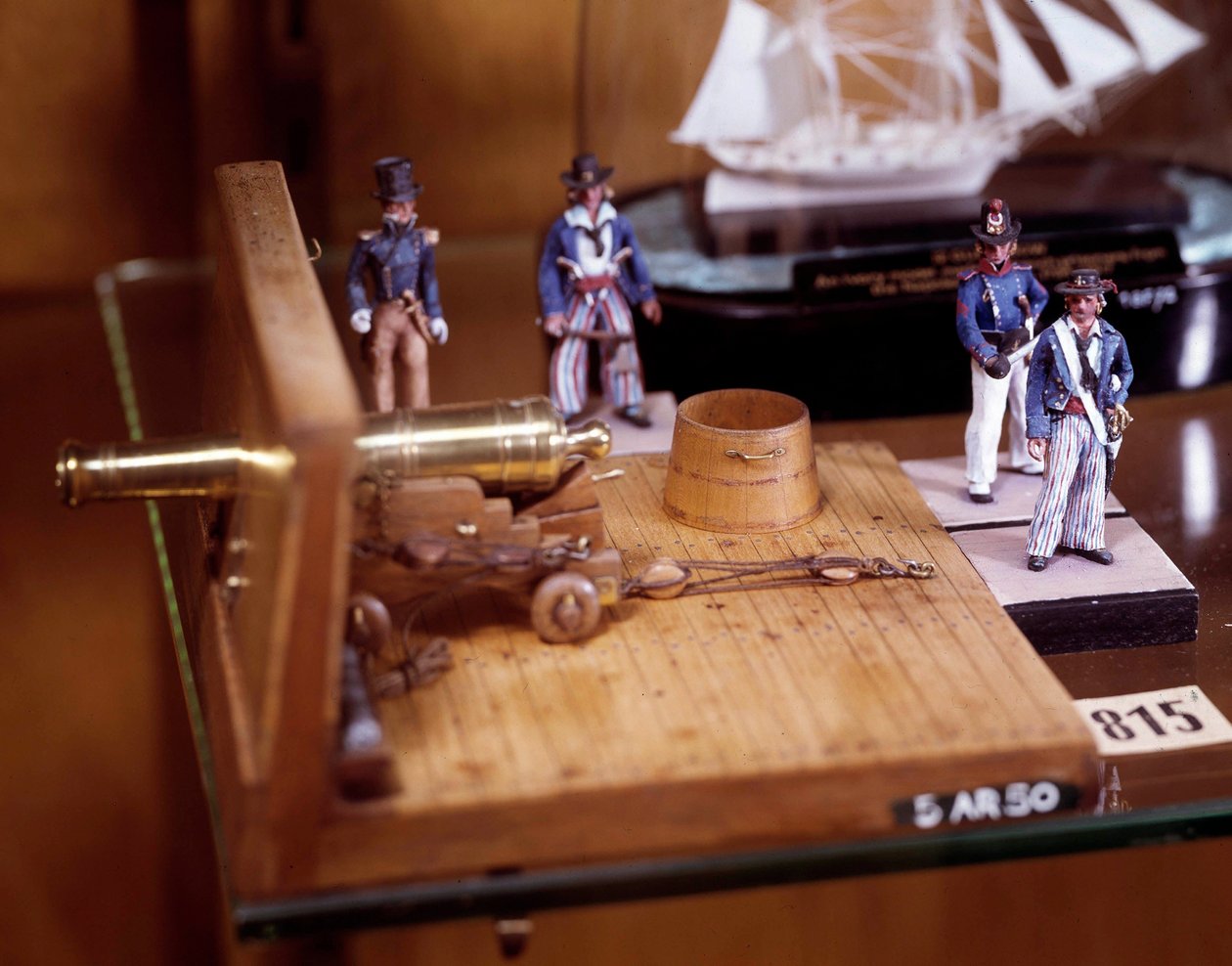Modelo militar: soldados e um canhão das miniaturas da marinha francesa. Século XIX. Paris, Musee de la Marine de French School