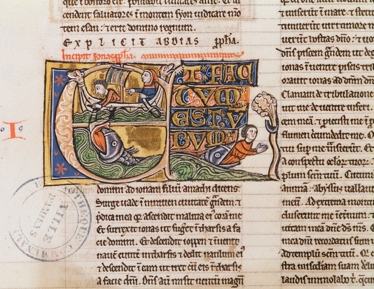 Ms 21 Fol.163v Historiated inicial E retratando Jonah sendo jogado no mar, de uma bíblia não especificada de French School