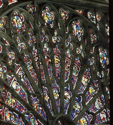 Janela Rosa Norte representando santos, reis, apóstolos e o coro angélico, meados do século XIII (vitral) (detalhe) de French School