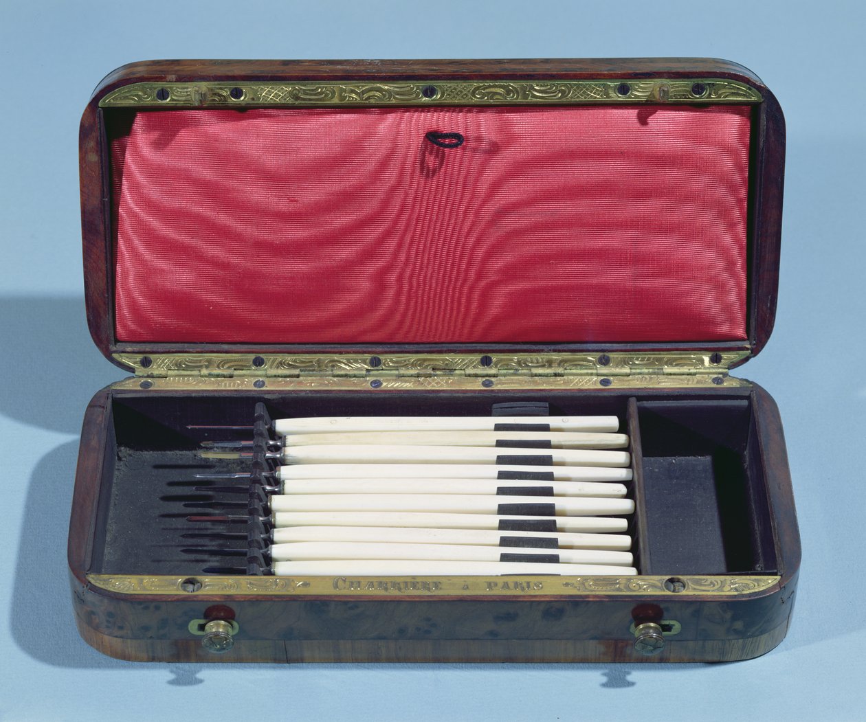 Caixa de instrumentos oculistas, feita por Charriere de Paris de French School