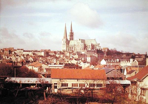 Vista panorâmica da cidade com a catedral de French School