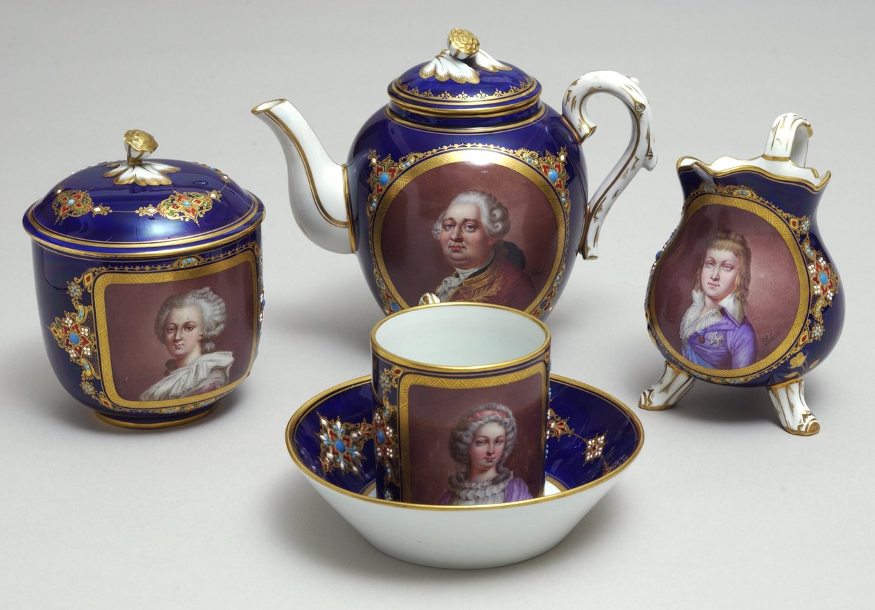 Parte de um serviço de chá com retratos de Luís XVI (1754-93) e Maria Antonieta (1755-93), Sevres, França, c.1789 (porcelana) de French School
