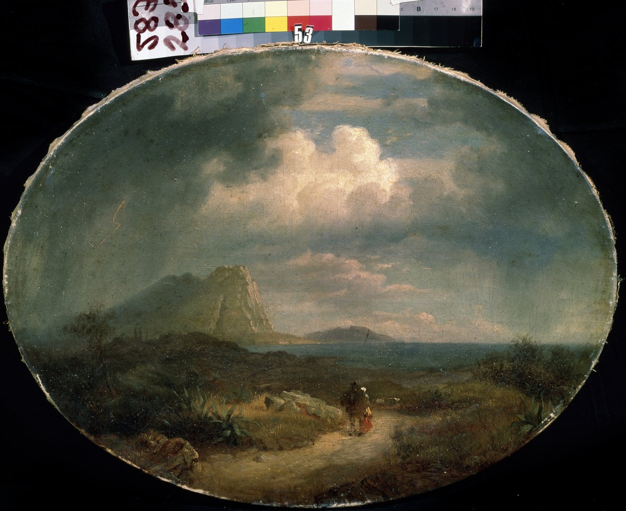""Paisagem Italiana"" Paisagem à beira-mar em clima de tempestade com um casal andando em uma estrada. Pintura da escola francesa do início do século XIX. Museu de Arte Mikhail Kroshitsky, Sevastopol (Sevastopol) Ucrânia de French School