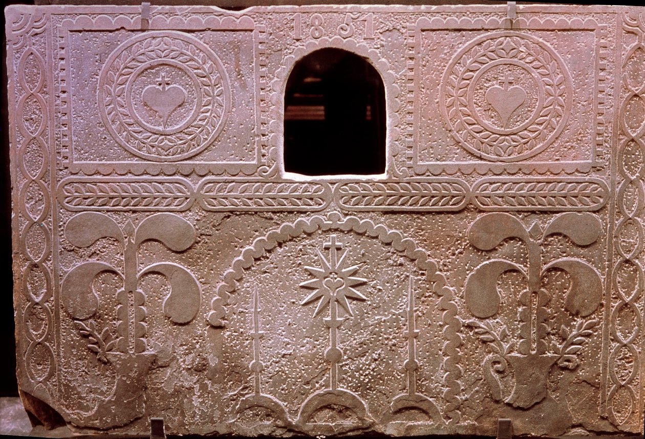 Placa de lareira camponesa. Do oeste da França. Do século XVIII. Museu Nacional de Artes e Tradições Folclóricas. de French School
