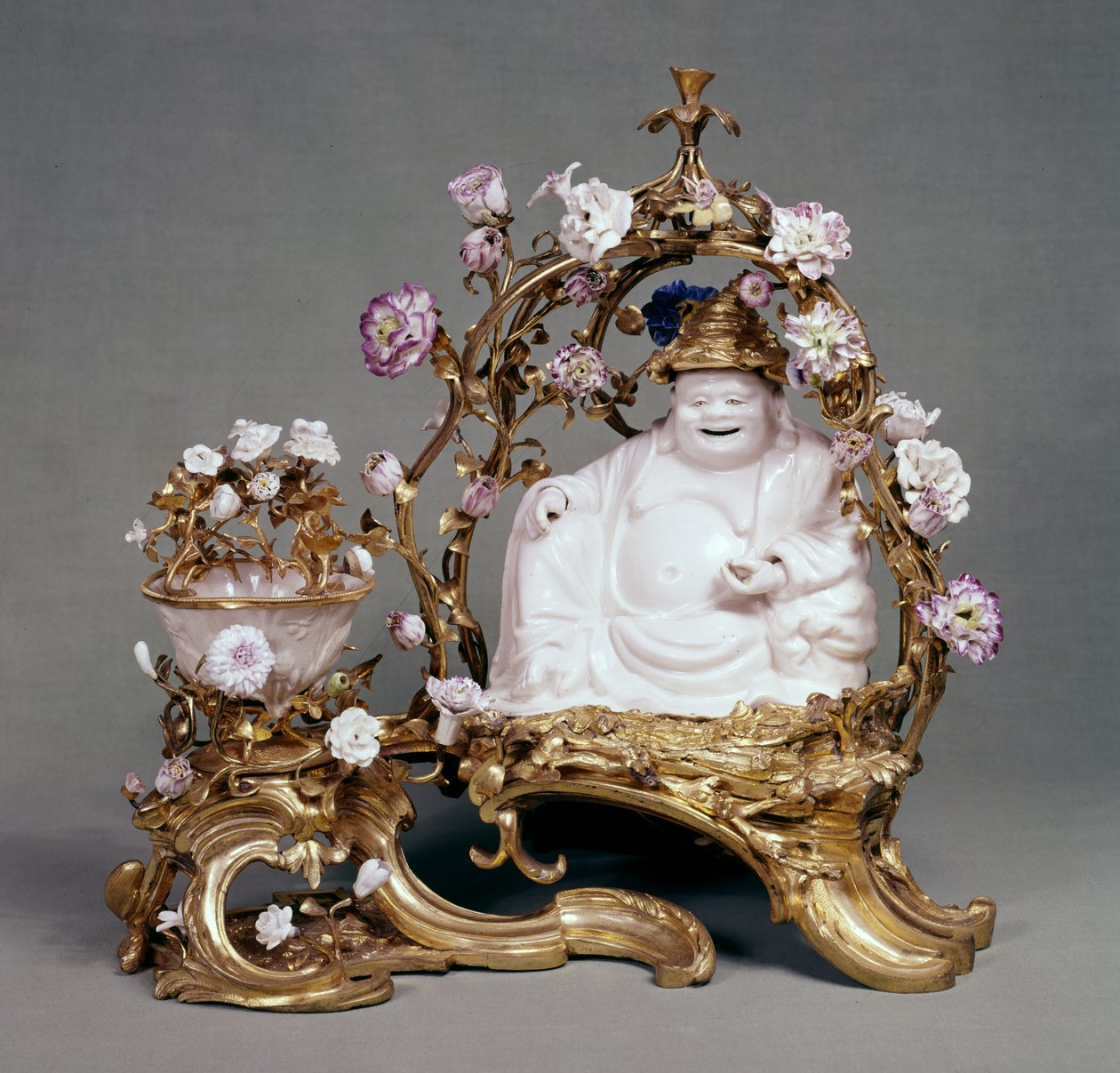 Perfumista (Cassolette) 1745-49 (porcelana chinesa, porcelana de pasta mole e ormolu) de French School