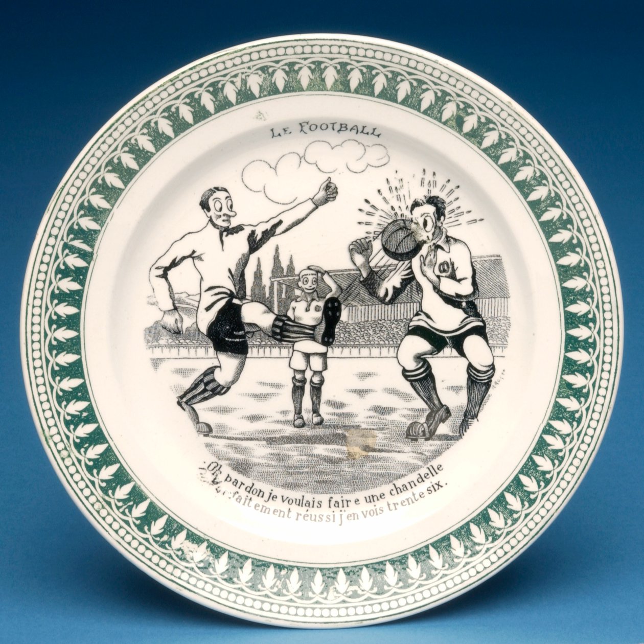 Prato com cena de futebol (cerâmica) de French School