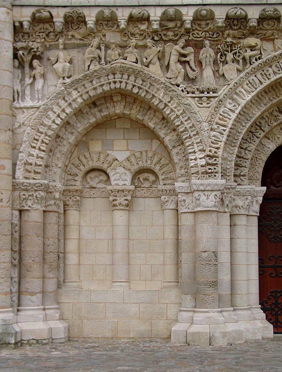 Portal das Fachadas Ocidentais de French School
