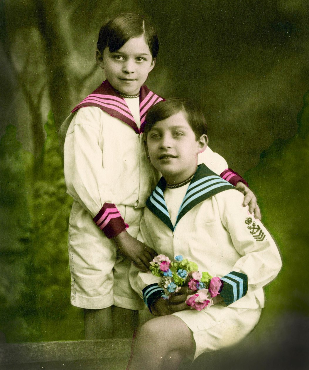 Retrato de dois meninos c.1898 (foto colorida à mão) de French School