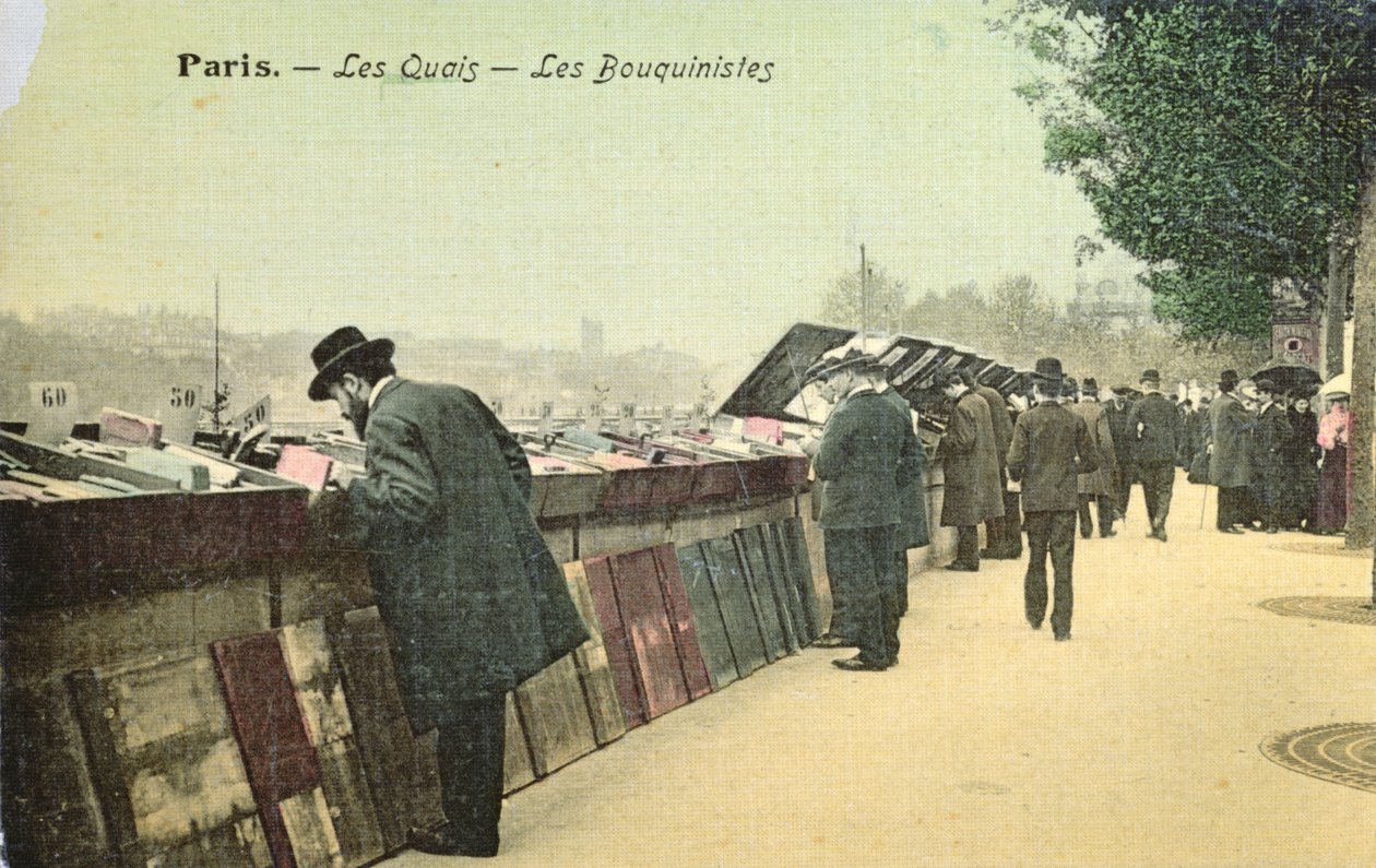 Cartão postal que descreve Bouquinistes ao longo da margem esquerda do rio Sena, em Paris, pré-1914 (foto colorida) de French School