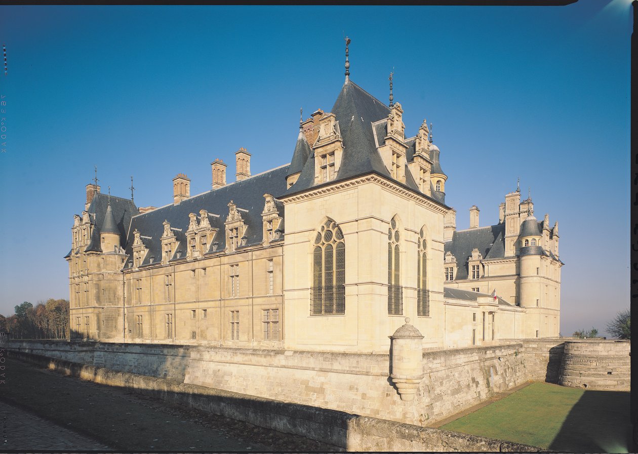 Fachada principal e fachada sul de French School