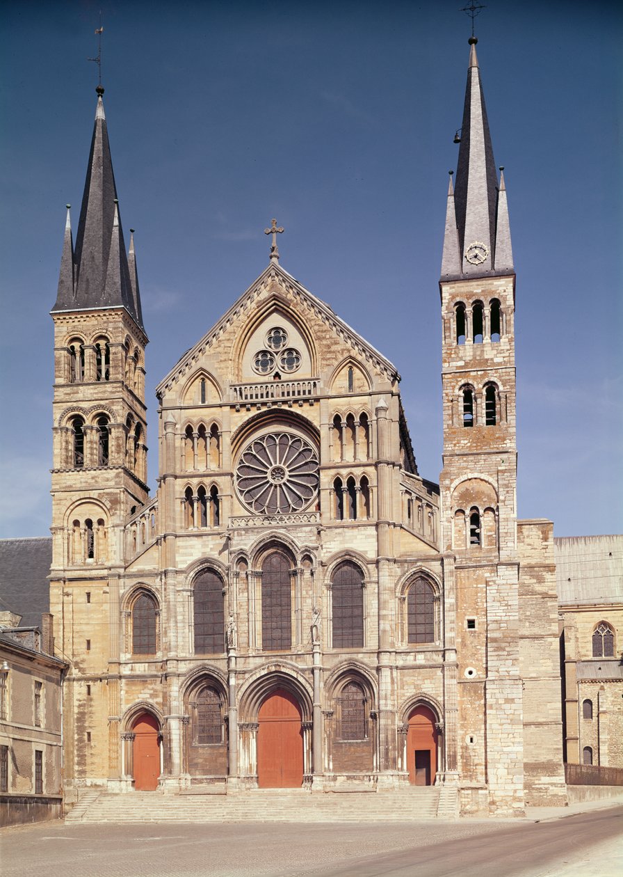 Fachada principal da abadia de French School