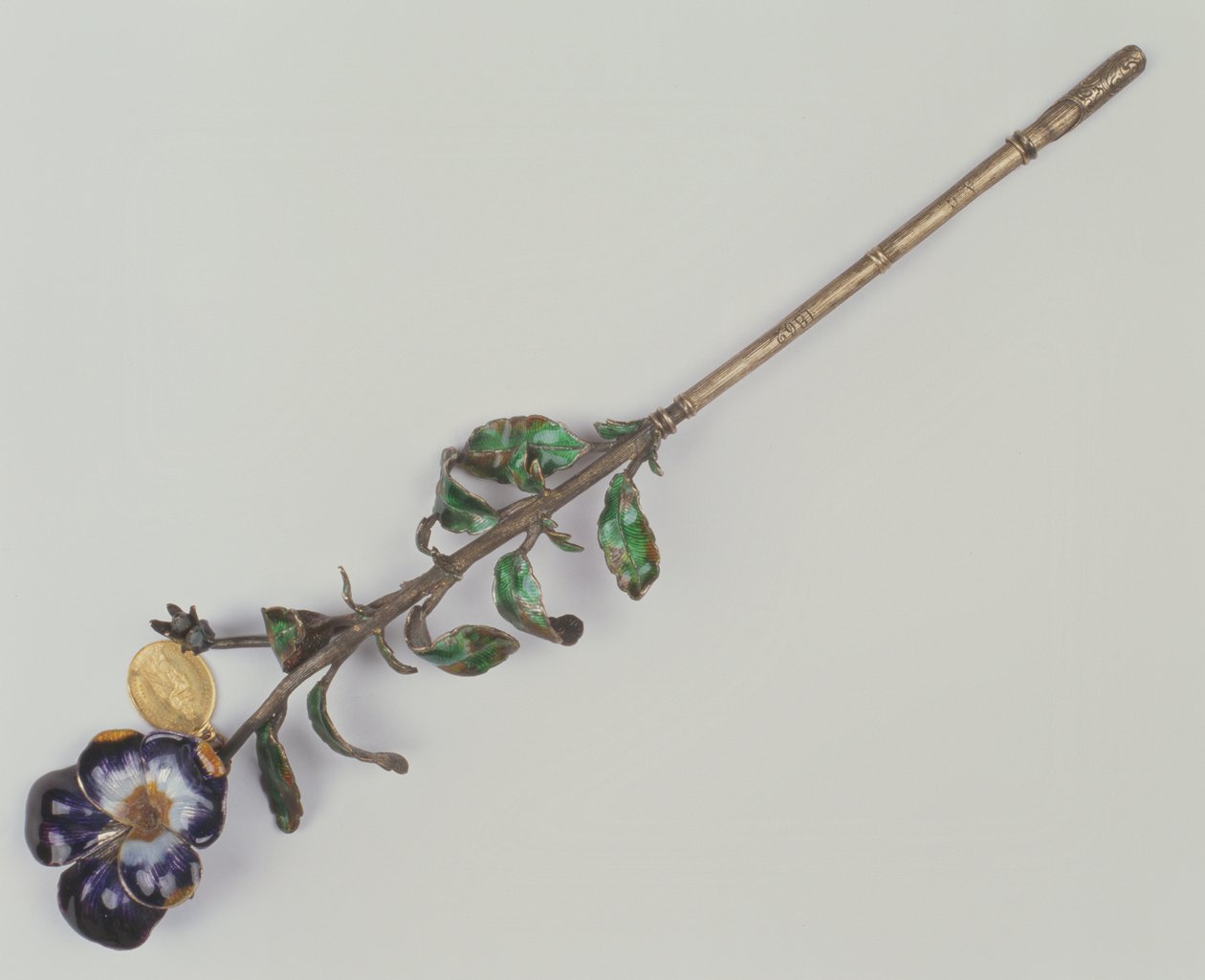 Porta-canetas com pansy, 1862 (prata e esmalte) de French School