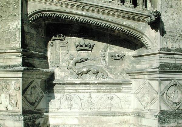 Relevo do Grand Escalier representando o brasão de Francois I (1494-1547) com uma salamandra de French School