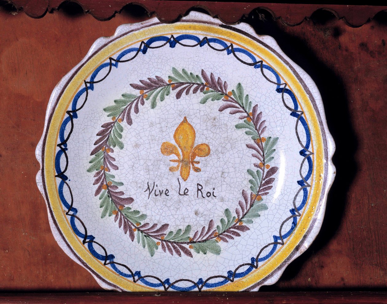 Placa revolucionária com um motivo monárquico (lírio) e a inscrição "Viva o rei" 1790 Nevers. Museu Frederic Blandin de French School