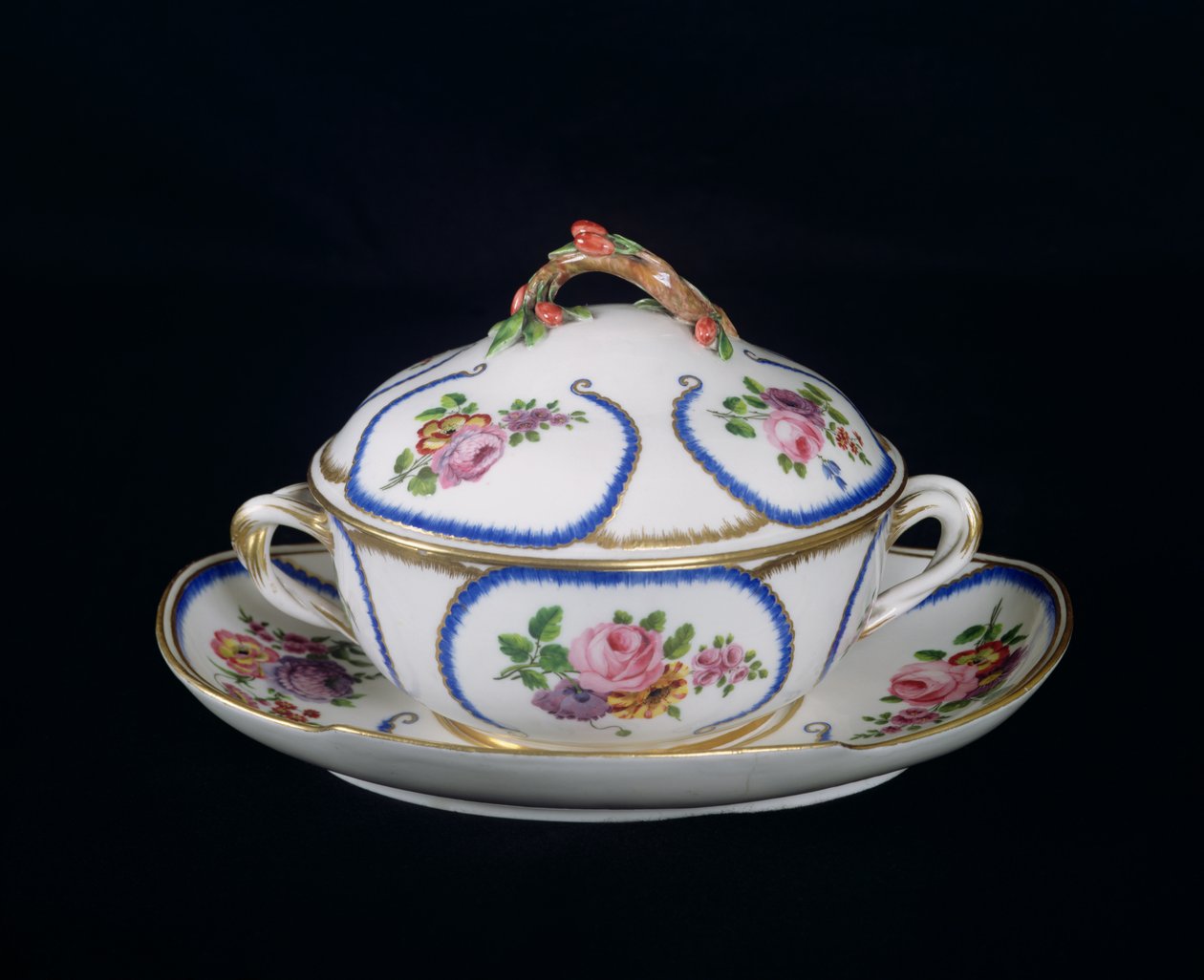 Taça e prato de Sevres, 1764 (porcelana) de French School